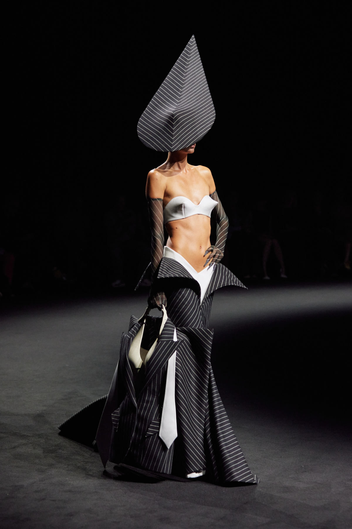 Robert Wun Presents His New Fall-Winter 2025 Haute Couture Collection: Becoming