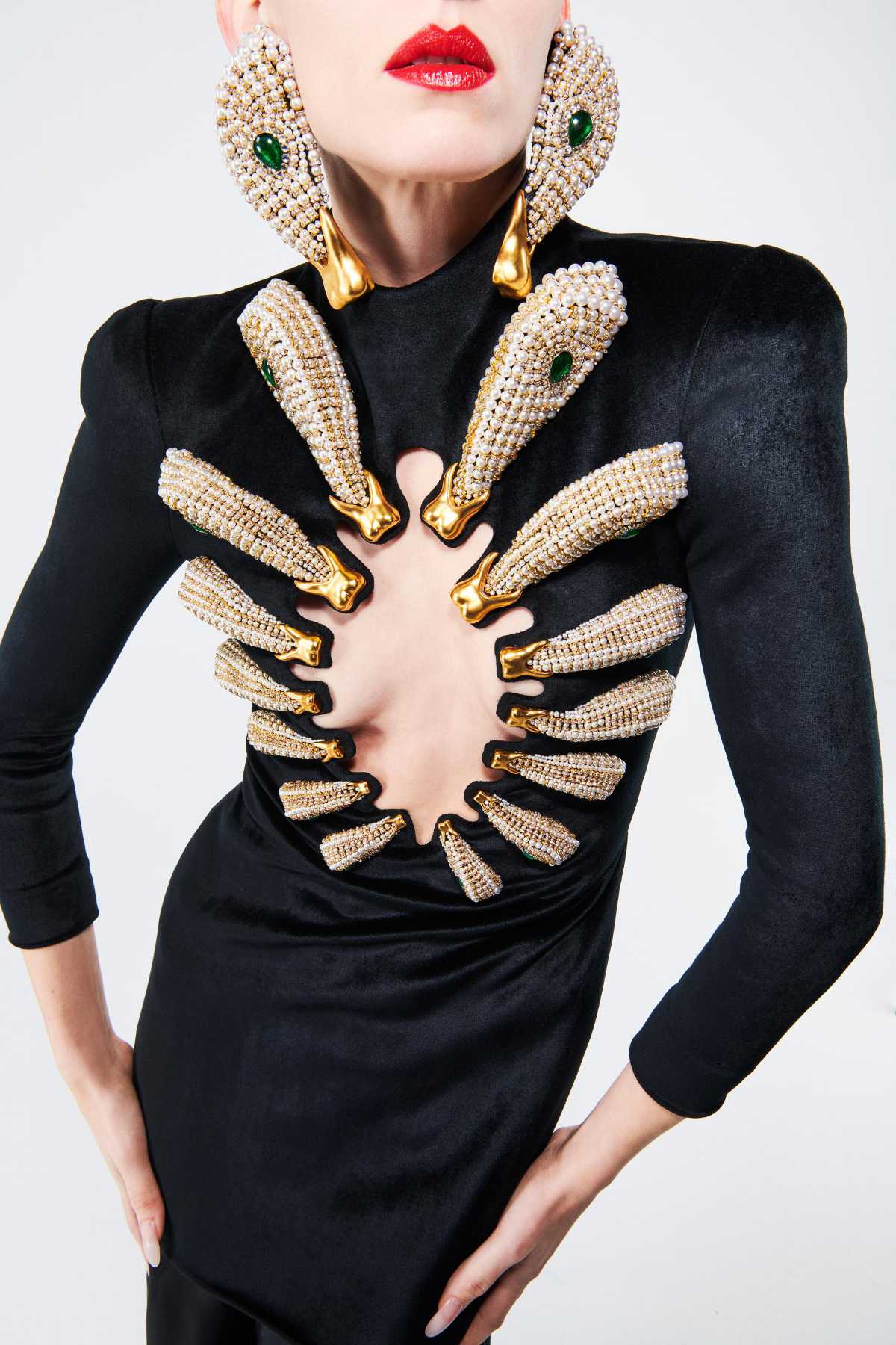 Emma Corrin Wore Schiaparelli Haute Couture At The 26th Critics Choice Awards