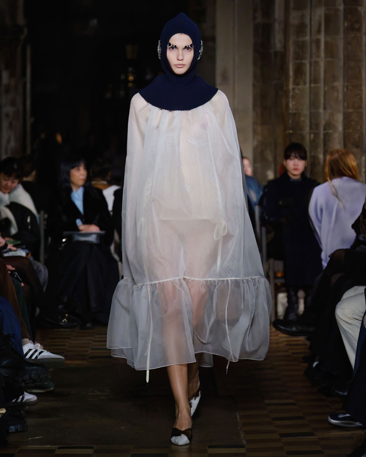 Simone Rocha Presents Her New Fall Winter 2024 Collection