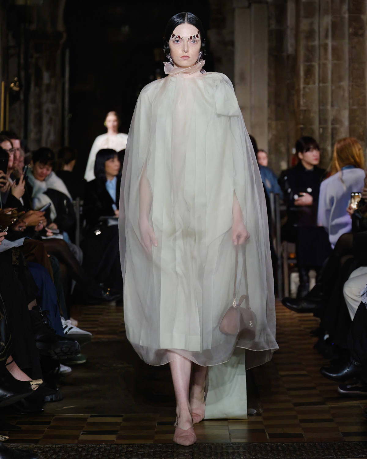 Simone Rocha Presents Her New Fall Winter 2024 Collection