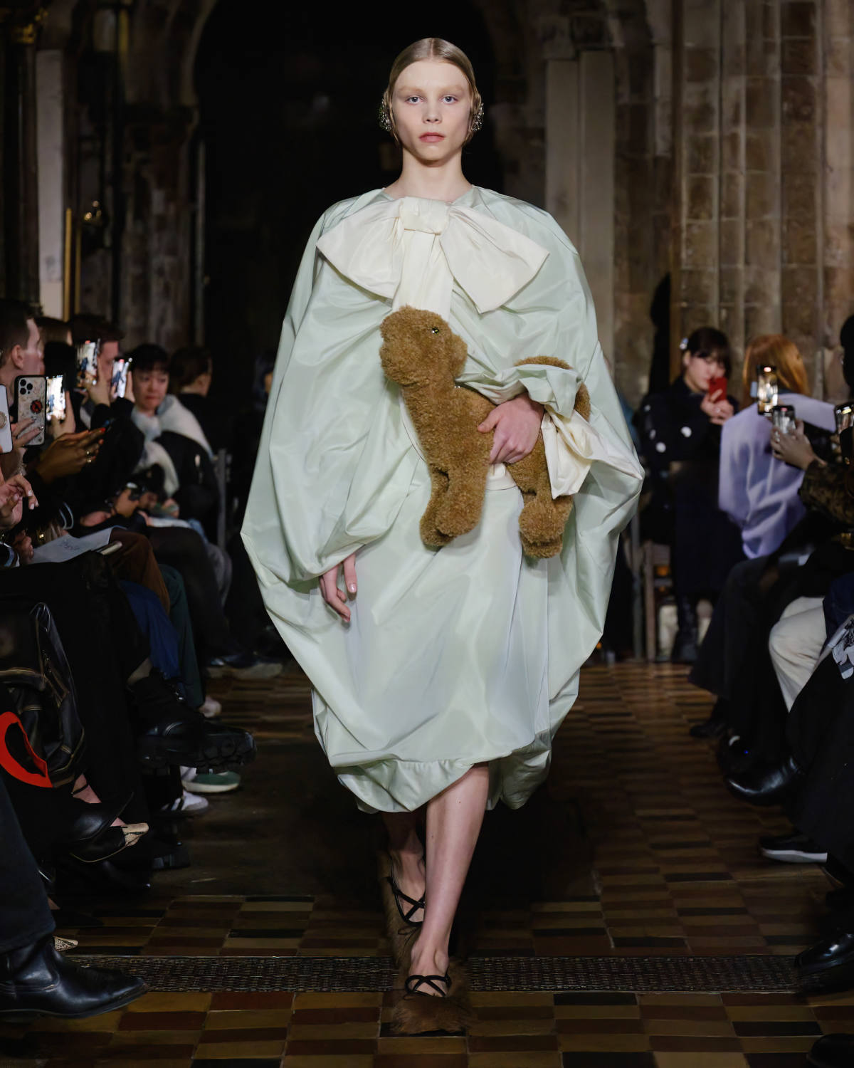 Simone Rocha Presents Her New Fall Winter 2024 Collection