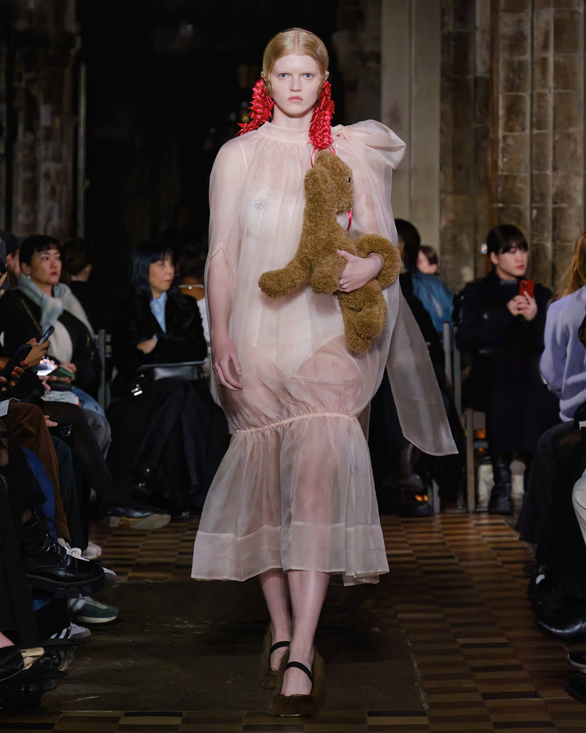 Simone Rocha Presents Her New Fall Winter 2024 Collection