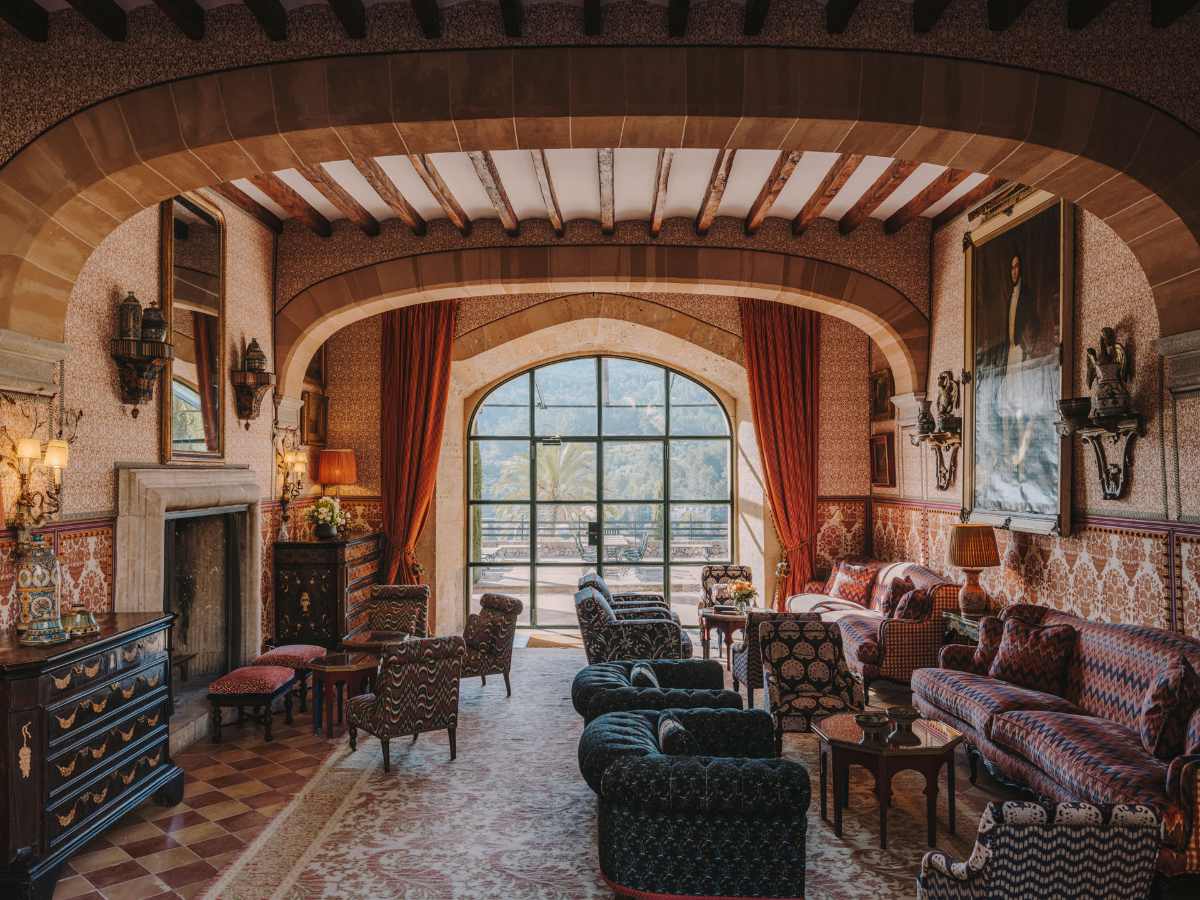 8 Hotels By Great Designers - Living In Legendary Interiors Around The World