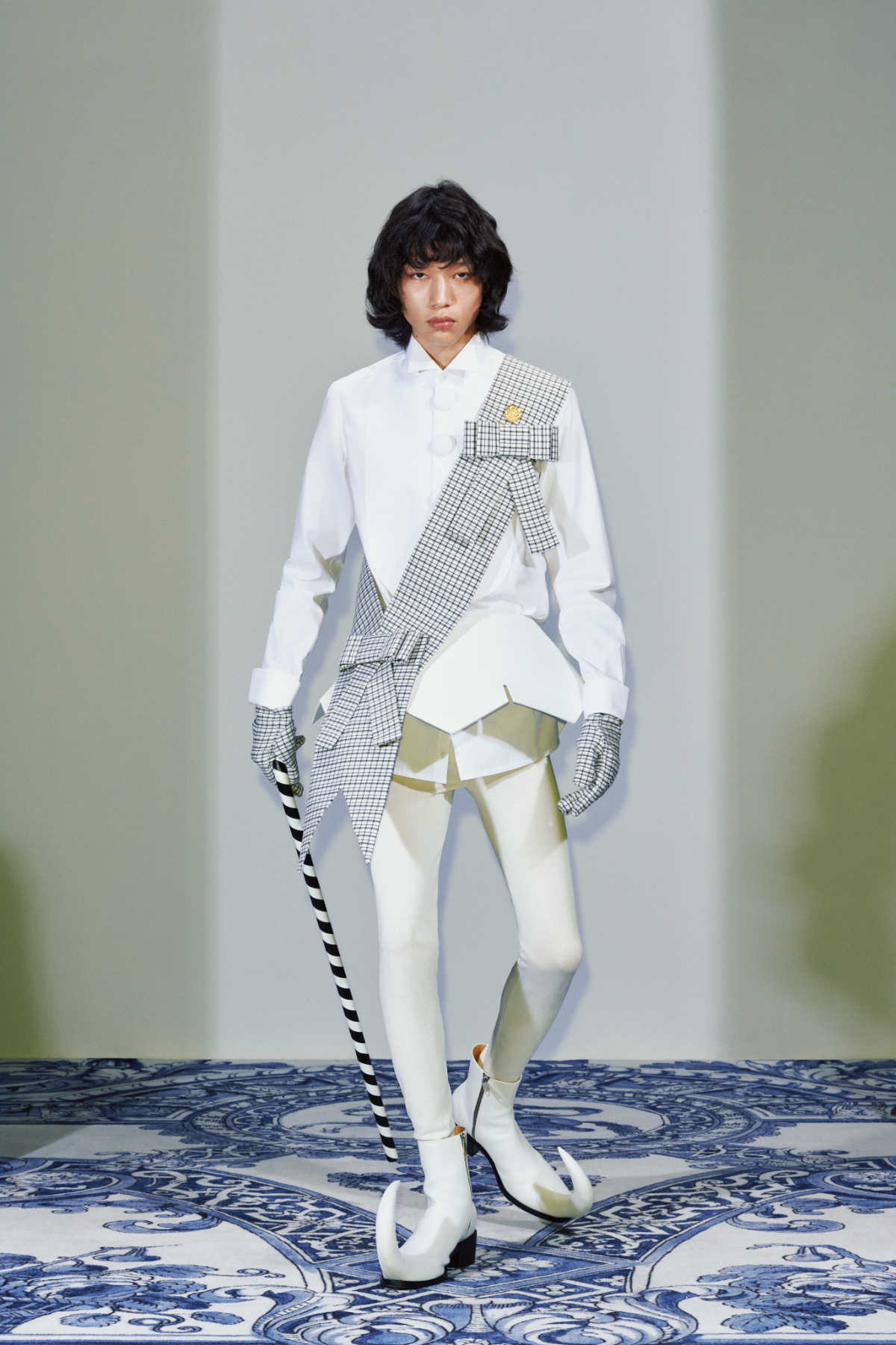 Xander Zhou Pro Presents His New SS25 High-Tech Couture Collection: Anachronotale