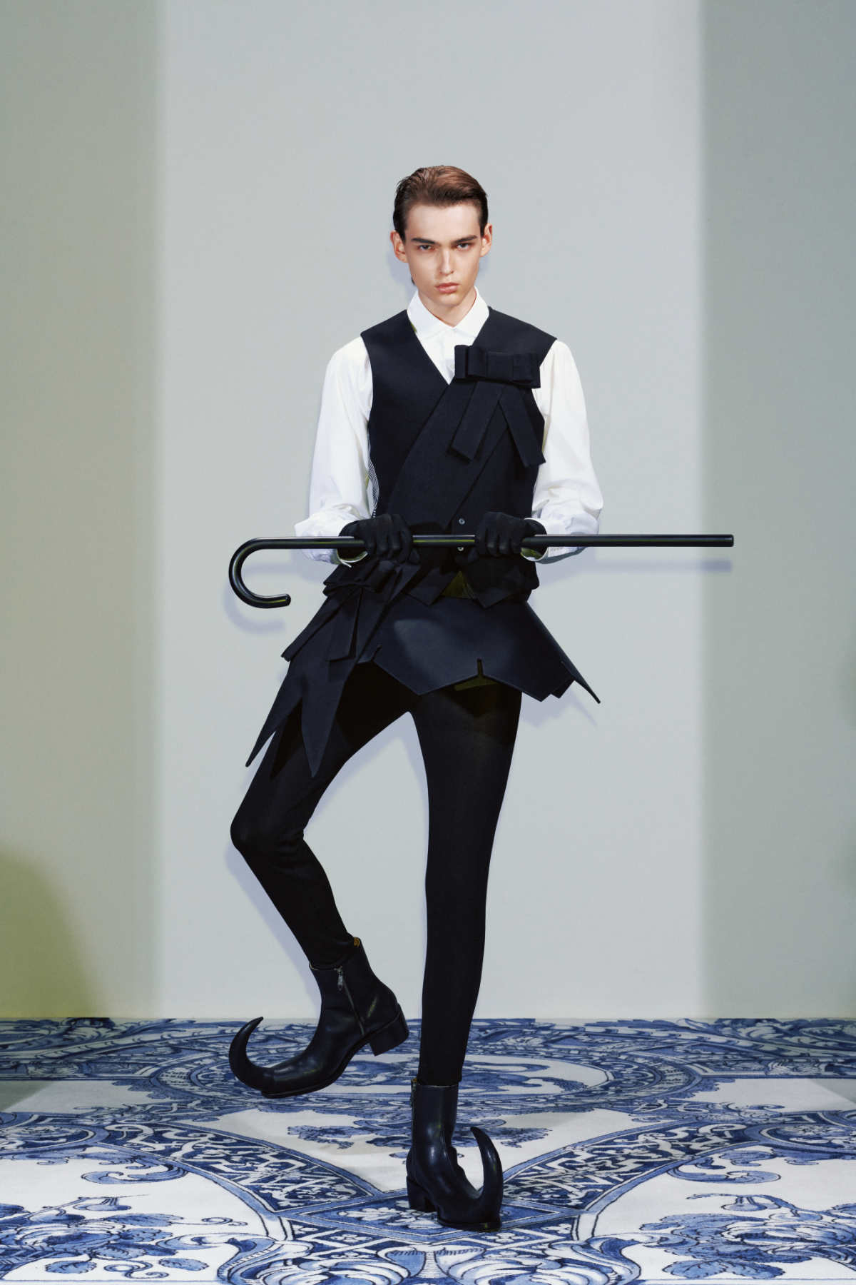 Xander Zhou Pro Presents His New SS25 High-Tech Couture Collection: Anachronotale