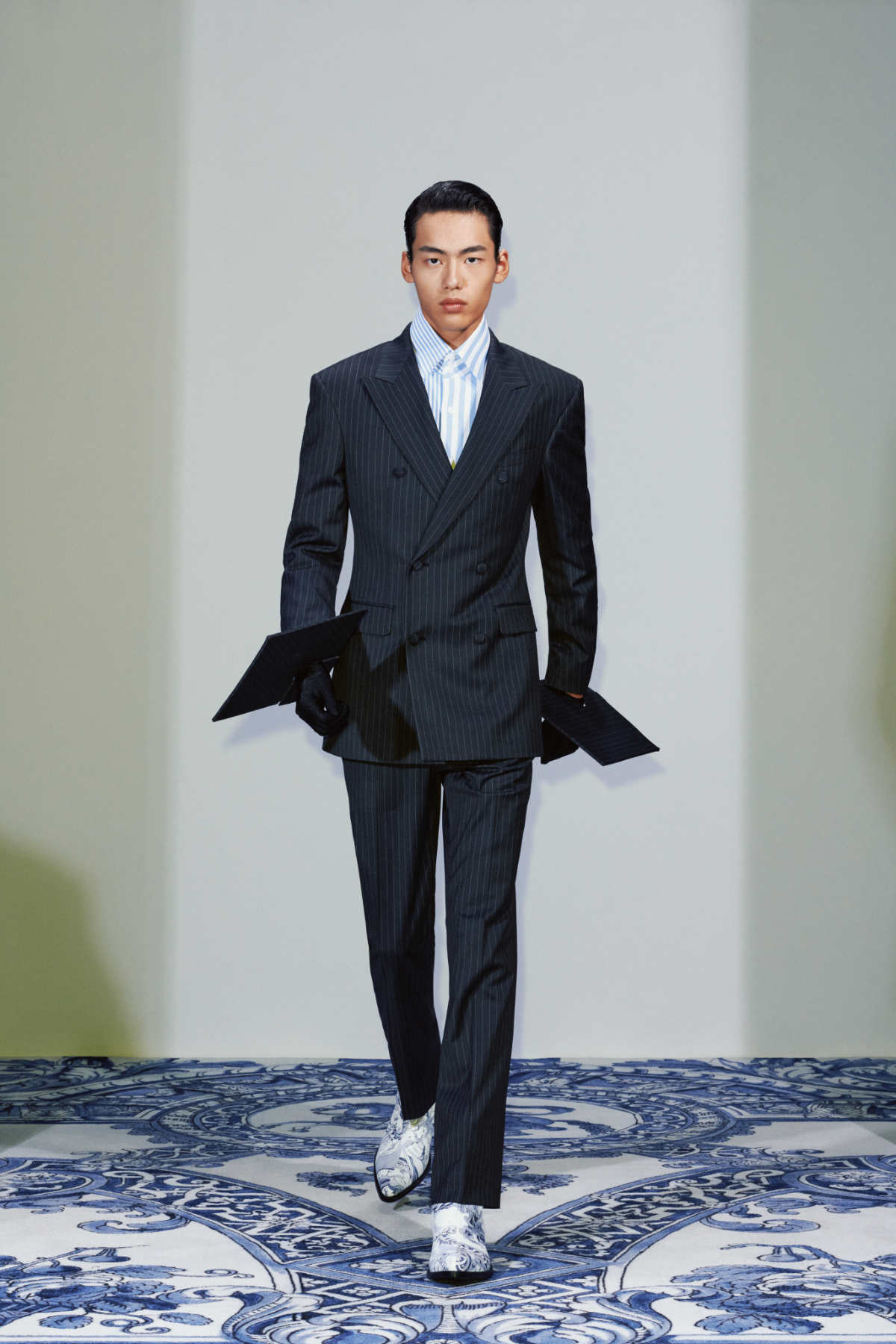 Xander Zhou Pro Presents His New SS25 High-Tech Couture Collection: Anachronotale