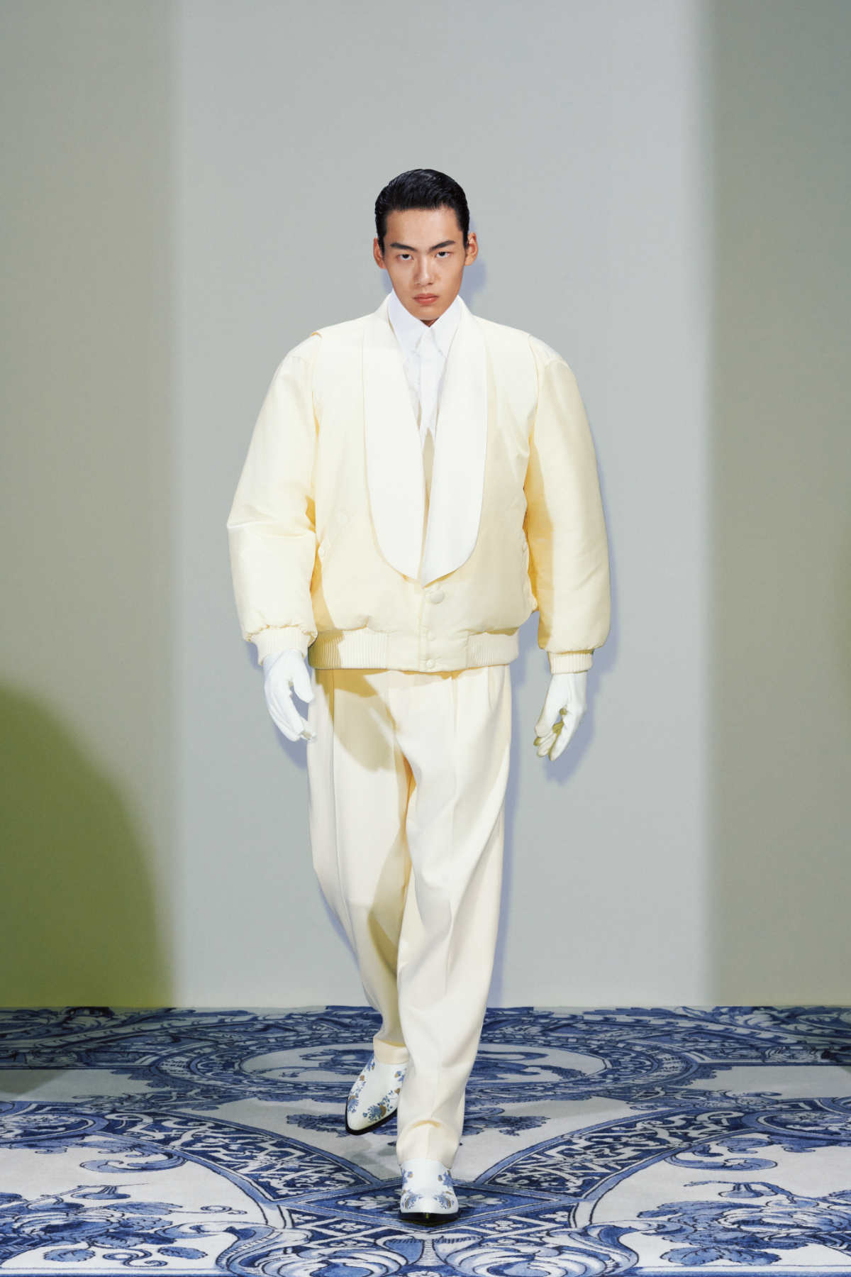 Xander Zhou Pro Presents His New SS25 High-Tech Couture Collection: Anachronotale