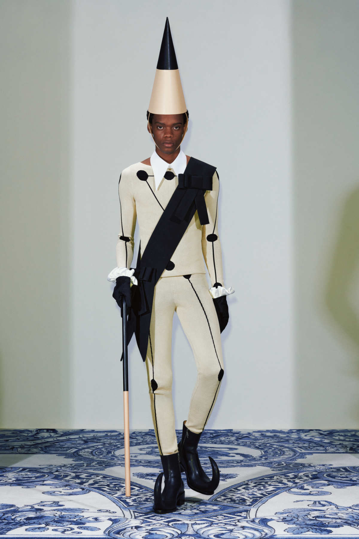 Xander Zhou Pro Presents His New SS25 High-Tech Couture Collection: Anachronotale