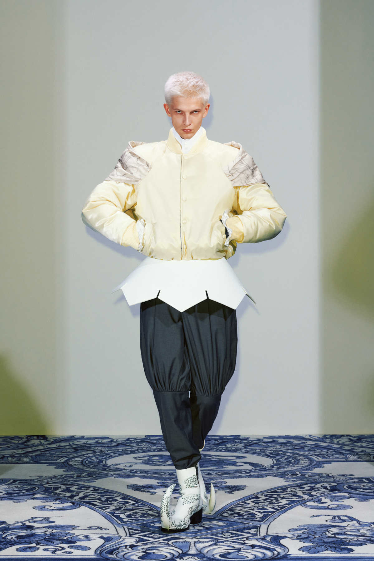 Xander Zhou Pro Presents His New SS25 High-Tech Couture Collection: Anachronotale