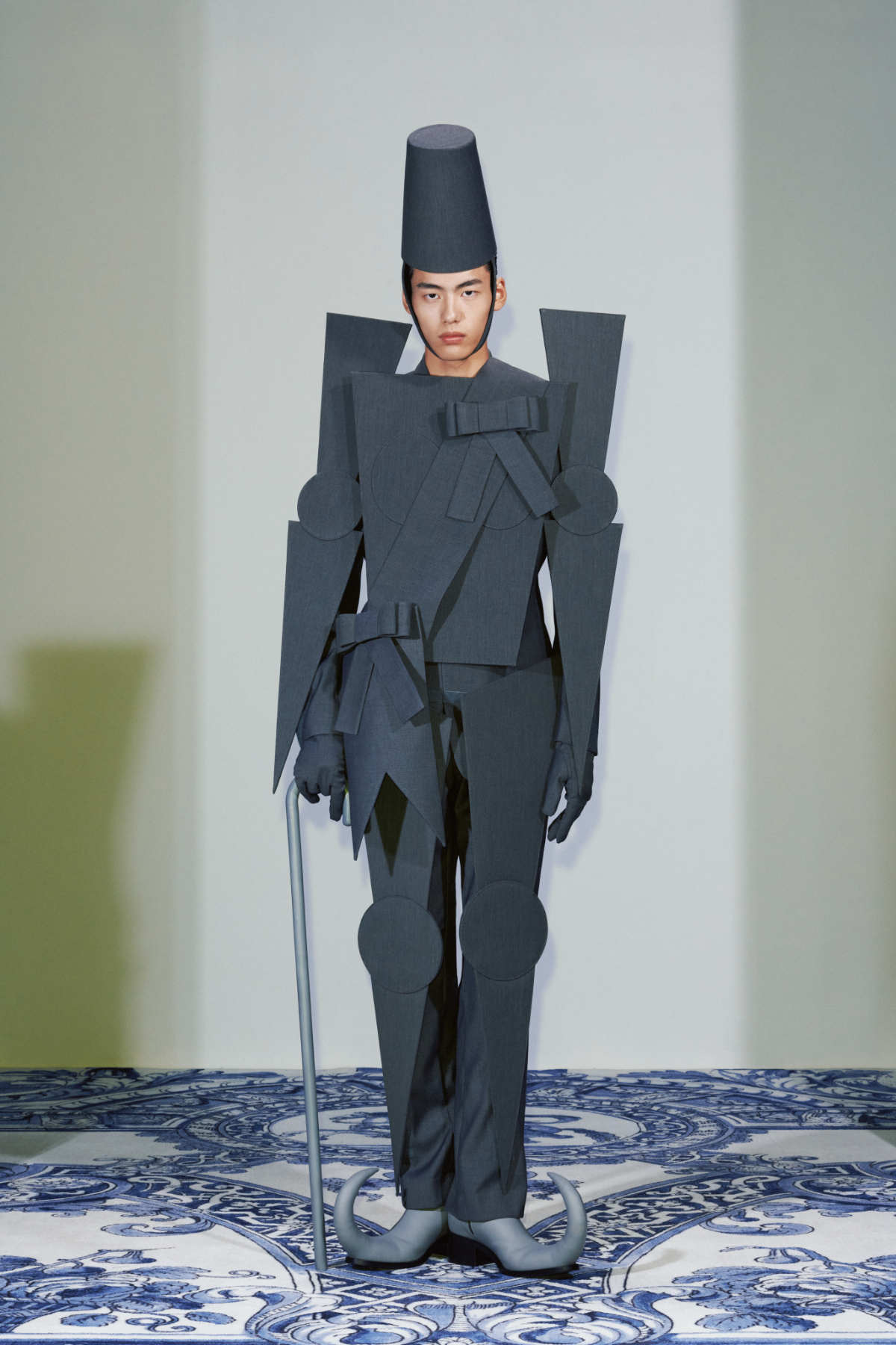 Xander Zhou Pro Presents His New SS25 High-Tech Couture Collection: Anachronotale