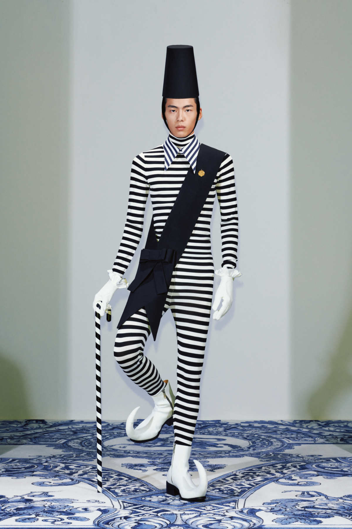 Xander Zhou Pro Presents His New SS25 High-Tech Couture Collection: Anachronotale