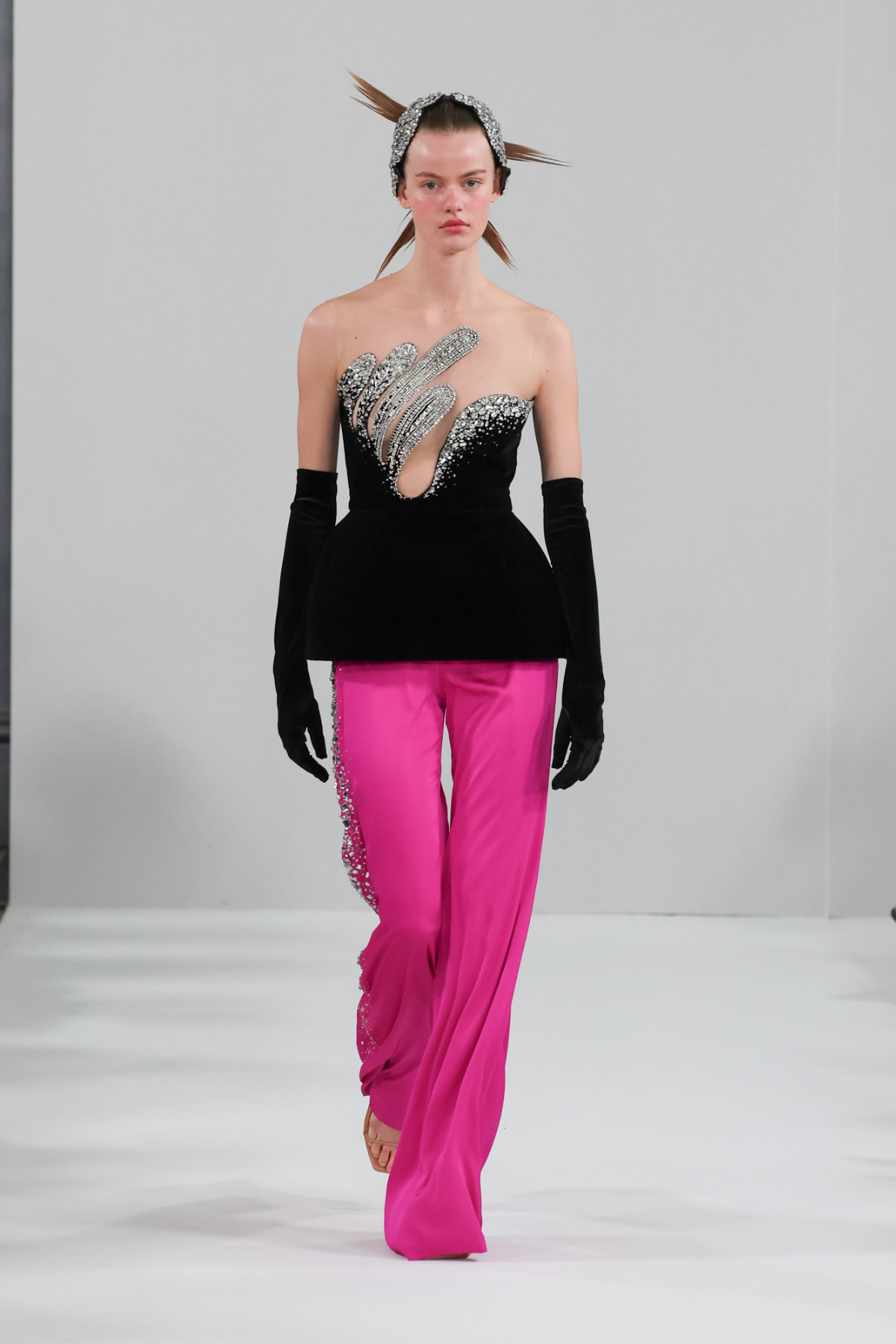 Yanina Couture Presents Its New Spring-Summer 2024 Collection: Phoenix