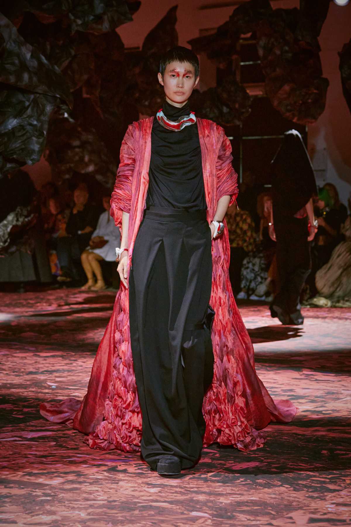 Yuima Nakazato Presents Its New Haute Couture Autumn/Winter 2023-24 Collection: Magma