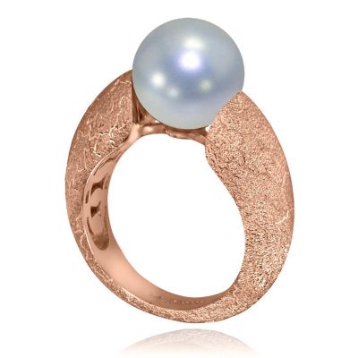 Gold Ring With White Pearl