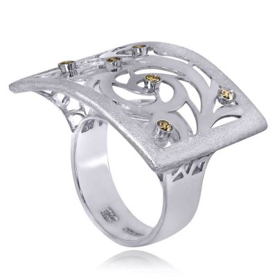 Gold Ornament Contrast Texture Ring With Diamonds