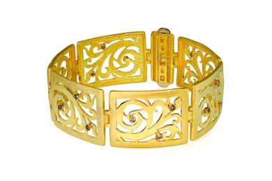 Yellow Gold Ornament Bracelet & Diamonds