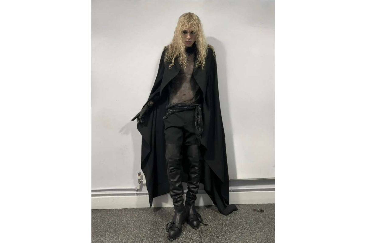 2Hollis Wears McQueen At The Star Tour London