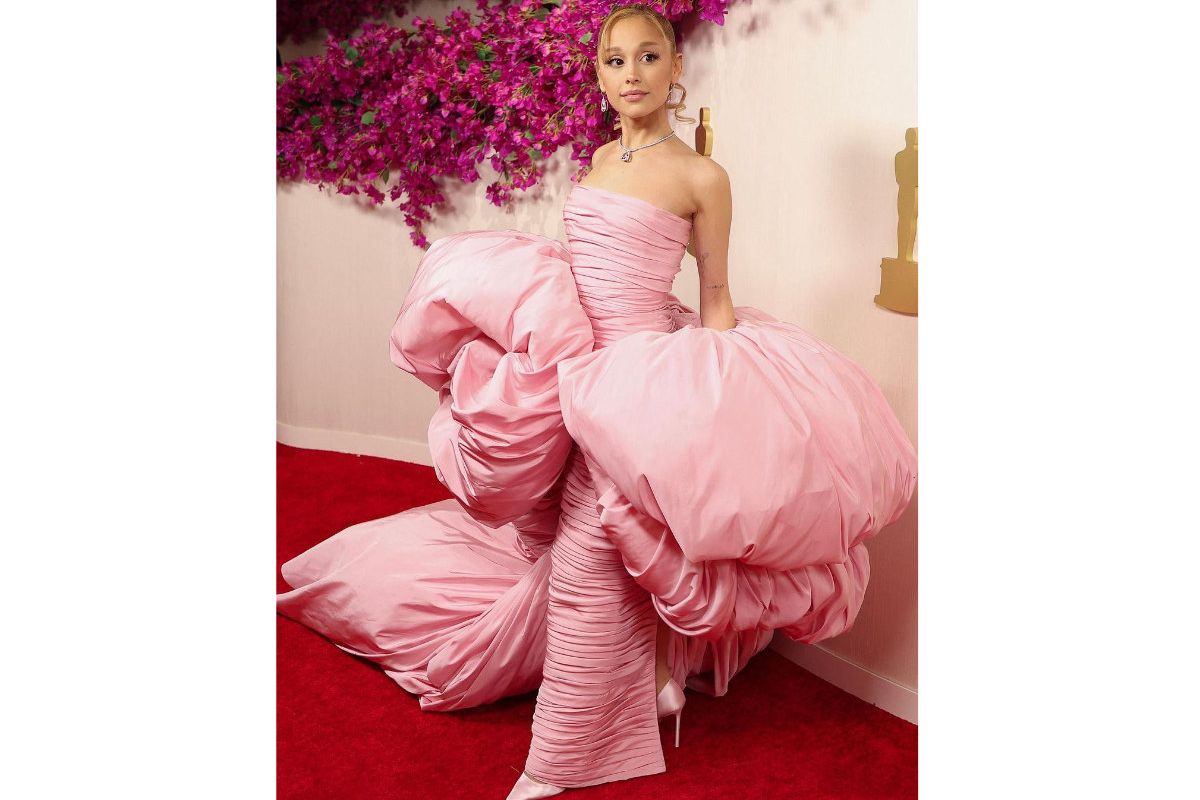Ariana Grande In Custom Giambattista Valli Couture At The 96th Annual Academy Awards