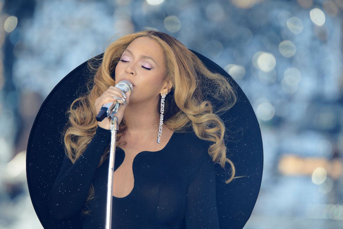 Beyoncé Wore custom Tiffany & Co. During Renaissance World Tour Performance In london