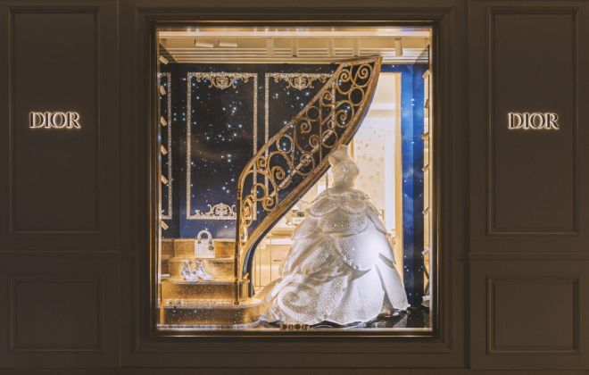 Dior Unveils A Dazzling Holiday Dreamscape At The Iconic 30 Montaigne