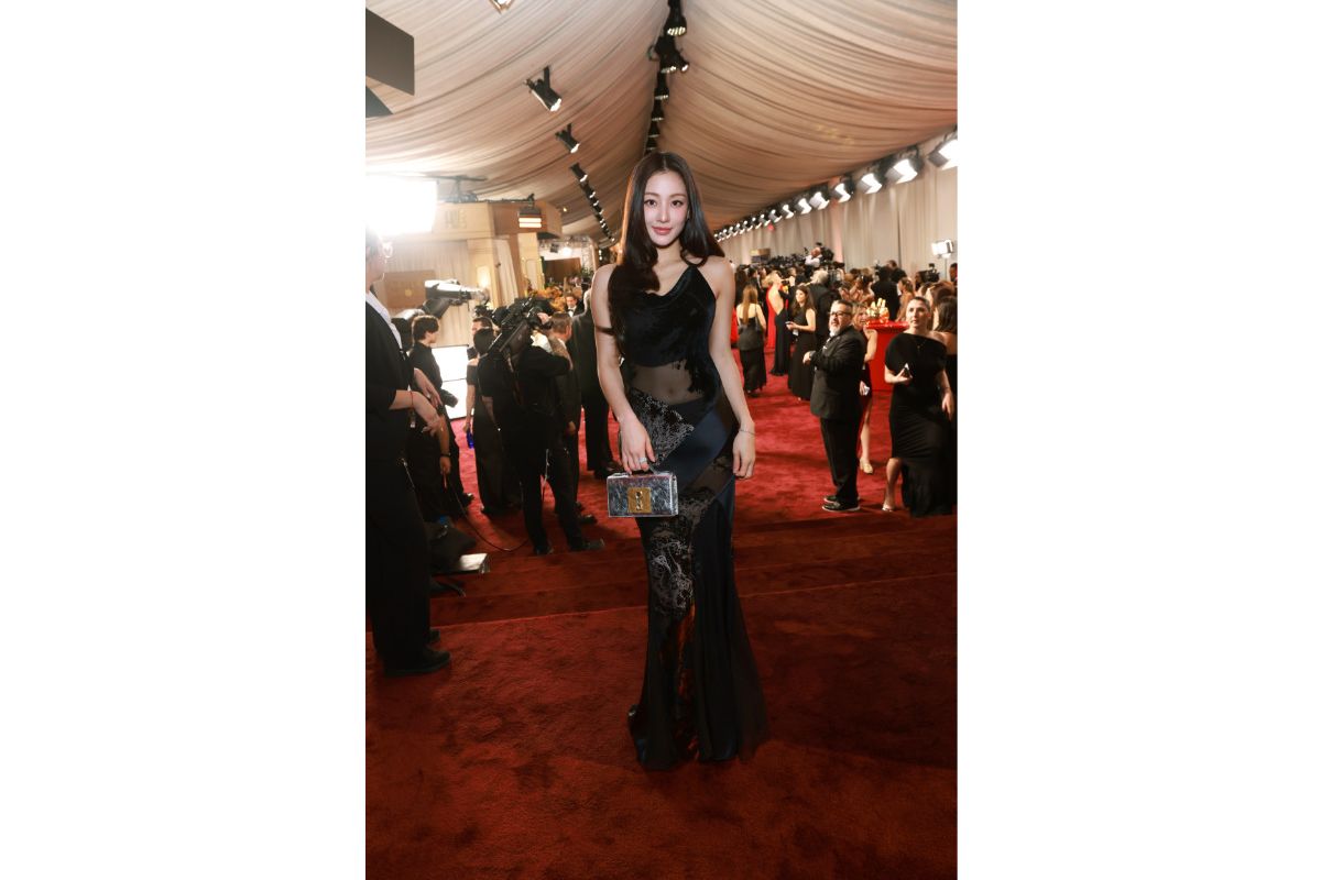 JIHYO In Roberto Cavalli At The 2026 Golden Globes