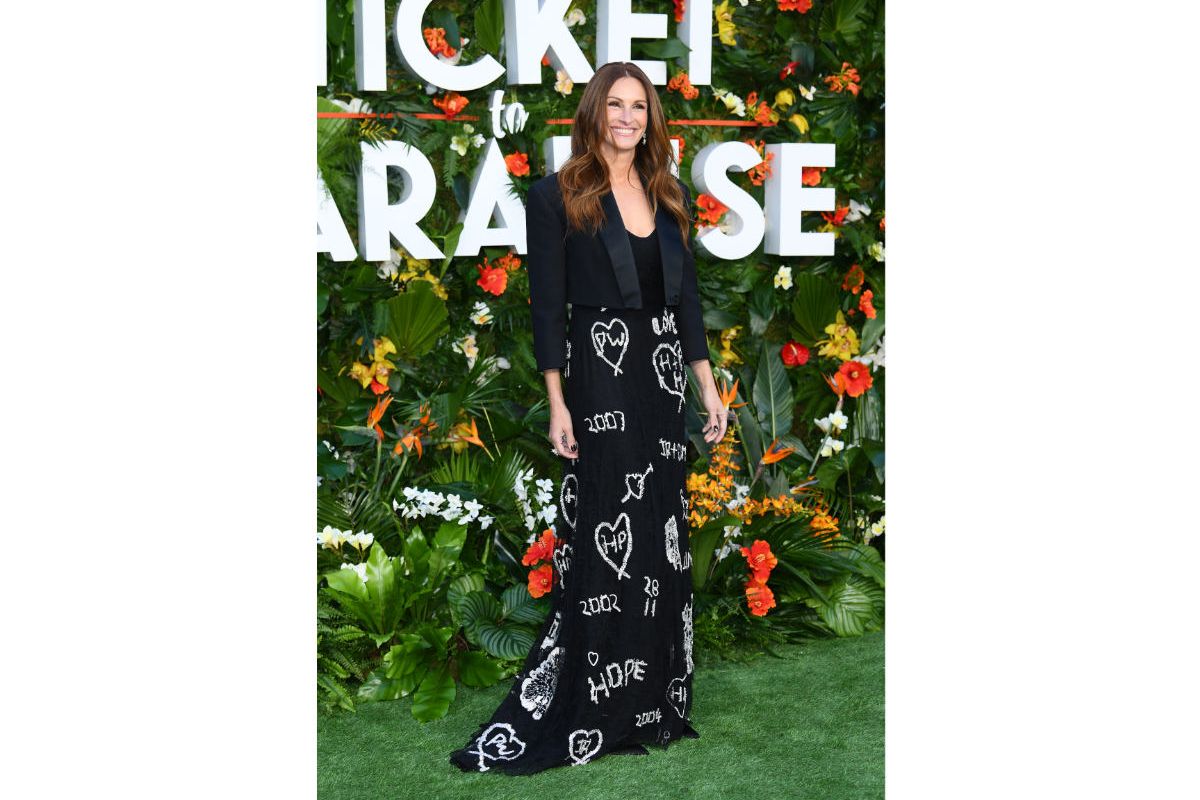 Julia Roberts In Alexander McQueen At "Ticket To Paradise" World Premiere