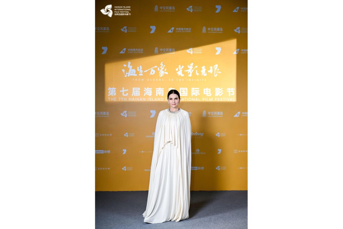 Juliette Binoche In Schiaparelli At 7th Hainan Island Film Festival