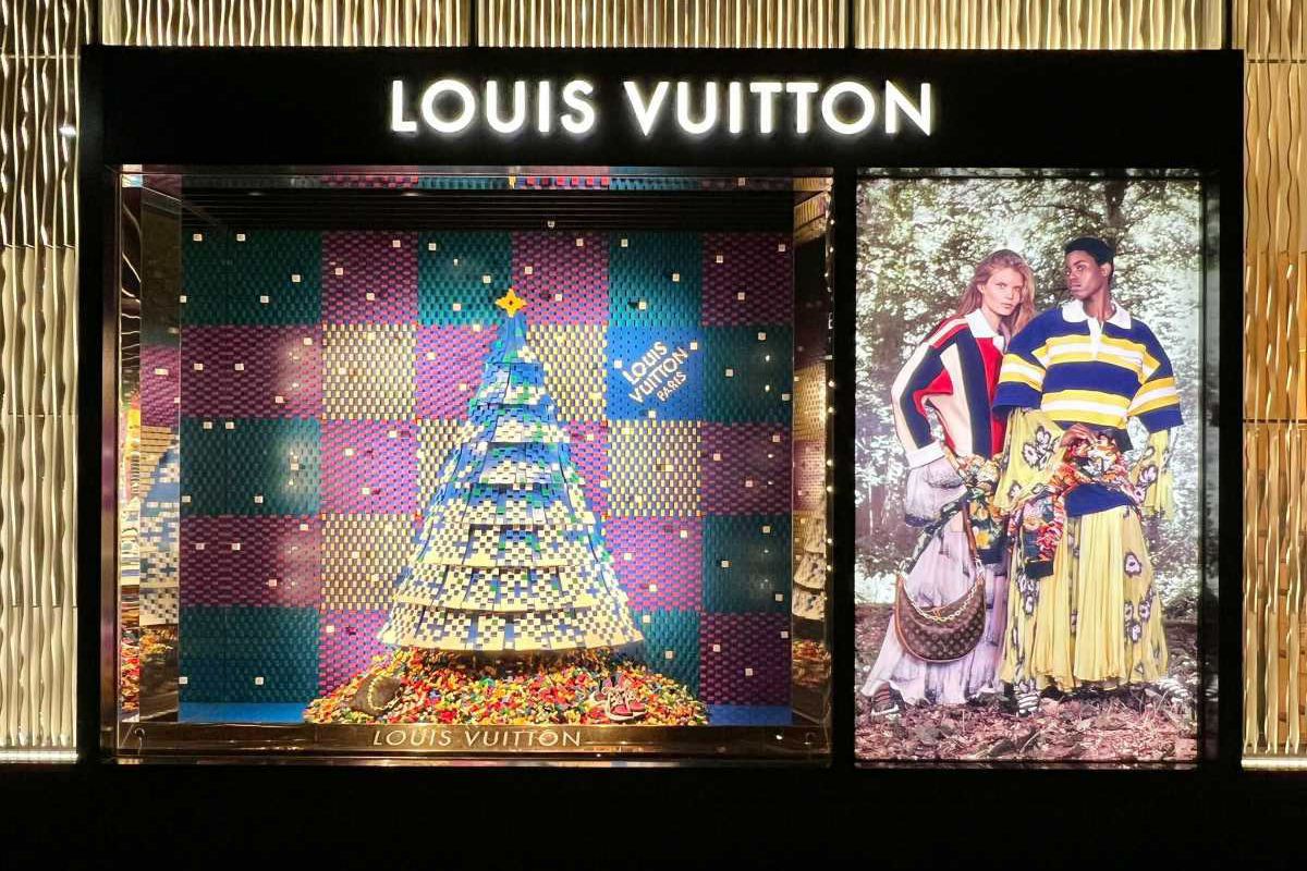 Louis Vuitton Collaborates With Master LEGO® Builders For The 2022 Holiday Season