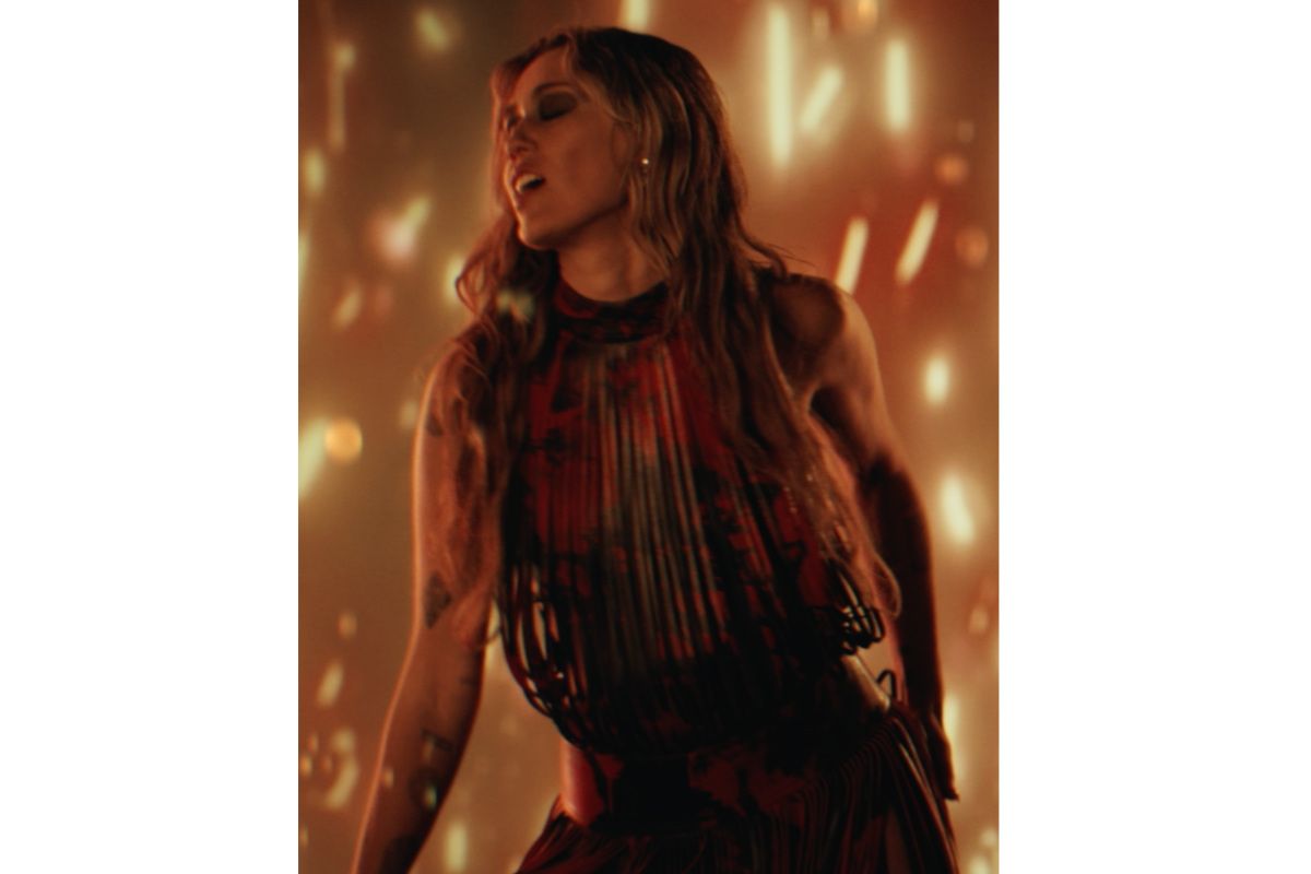 Miley Cyrus dream As One: Avatar Music Video Meets Mcqueen Luxury