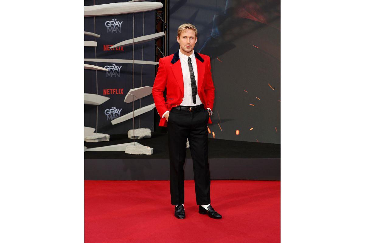 Ryan Gosling In Gucci To The Berlin Premiere Of “The Gray Man”