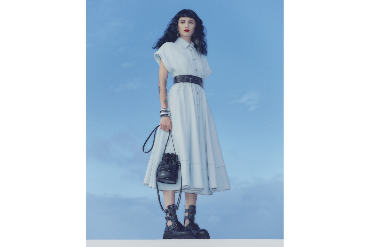 Alexander McQueen: Alexander McQueen: The Soft Curve - Luxferity