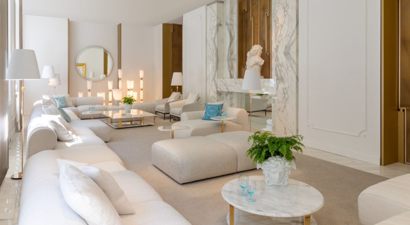 01 Versace Home Zensational Sofa White Via Durini 1200x661 1920x860 0  