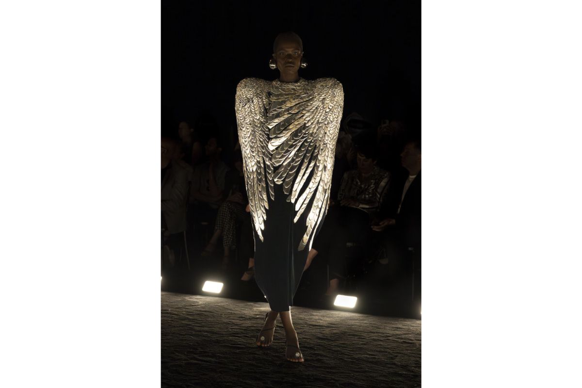 Schiaparelli: Schiaparelli Presents Its New Ready-to-Wear Spring-Summer ...