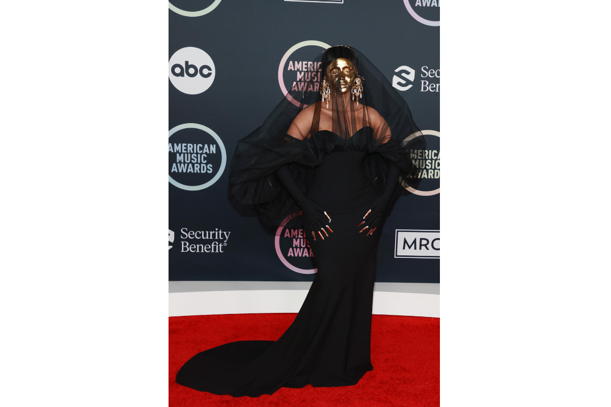 Photos: Cardi B Wore 8 Different Outfits at the 2021 AMAs