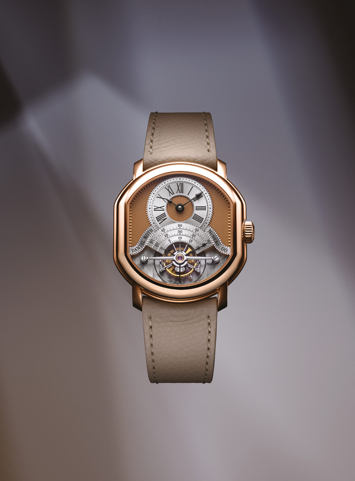 Daniel Roth Unveils Its New Tourbillon Rose Gold