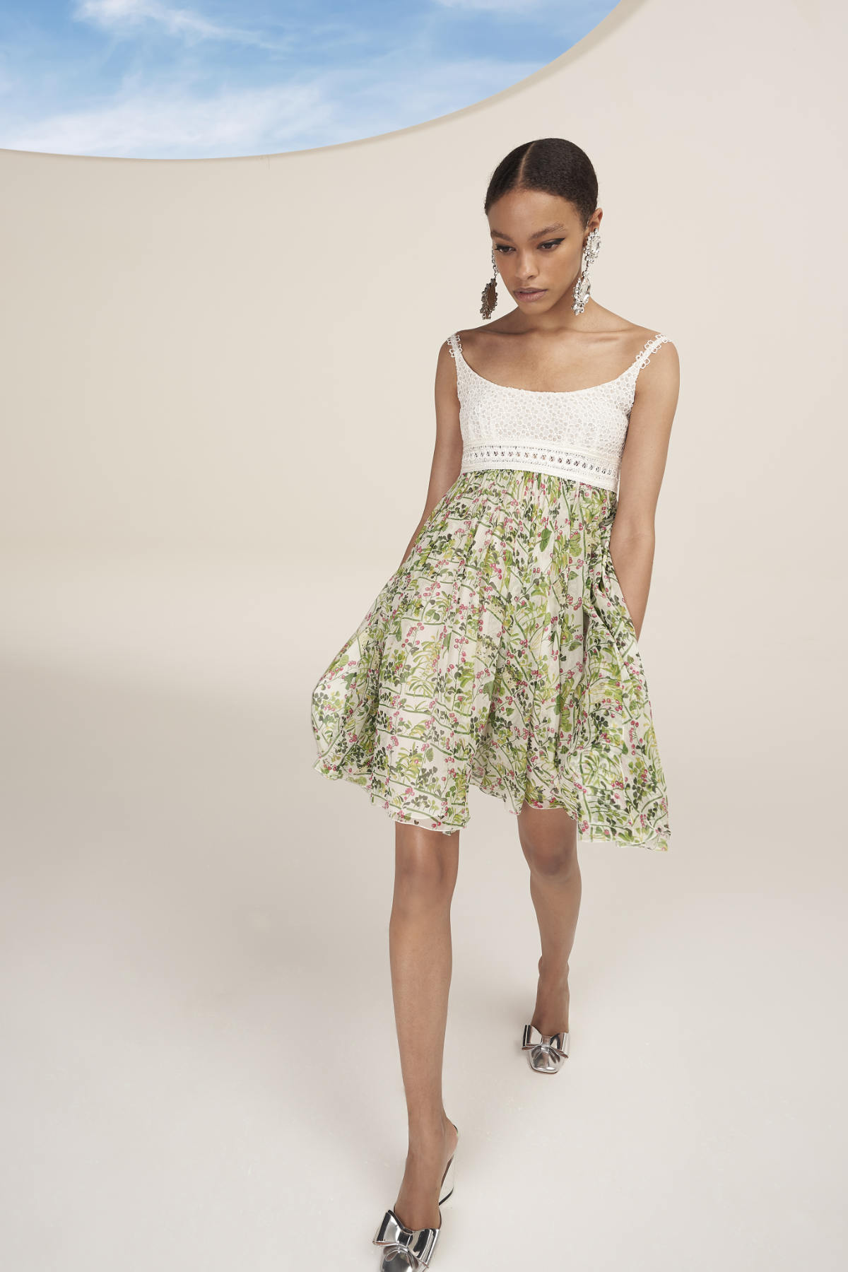 Giambattista Valli Presents Its New Resort 2023 Collection: “En Plein Air”