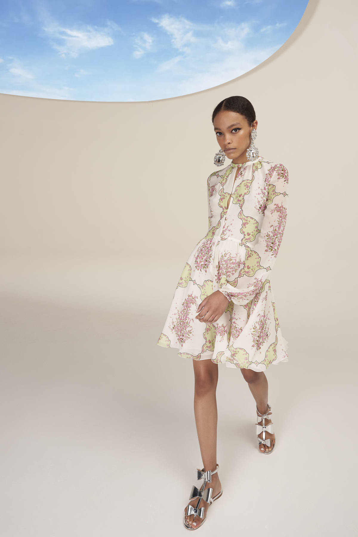 Giambattista Valli Presents Its New Resort 2023 Collection: “En Plein Air”