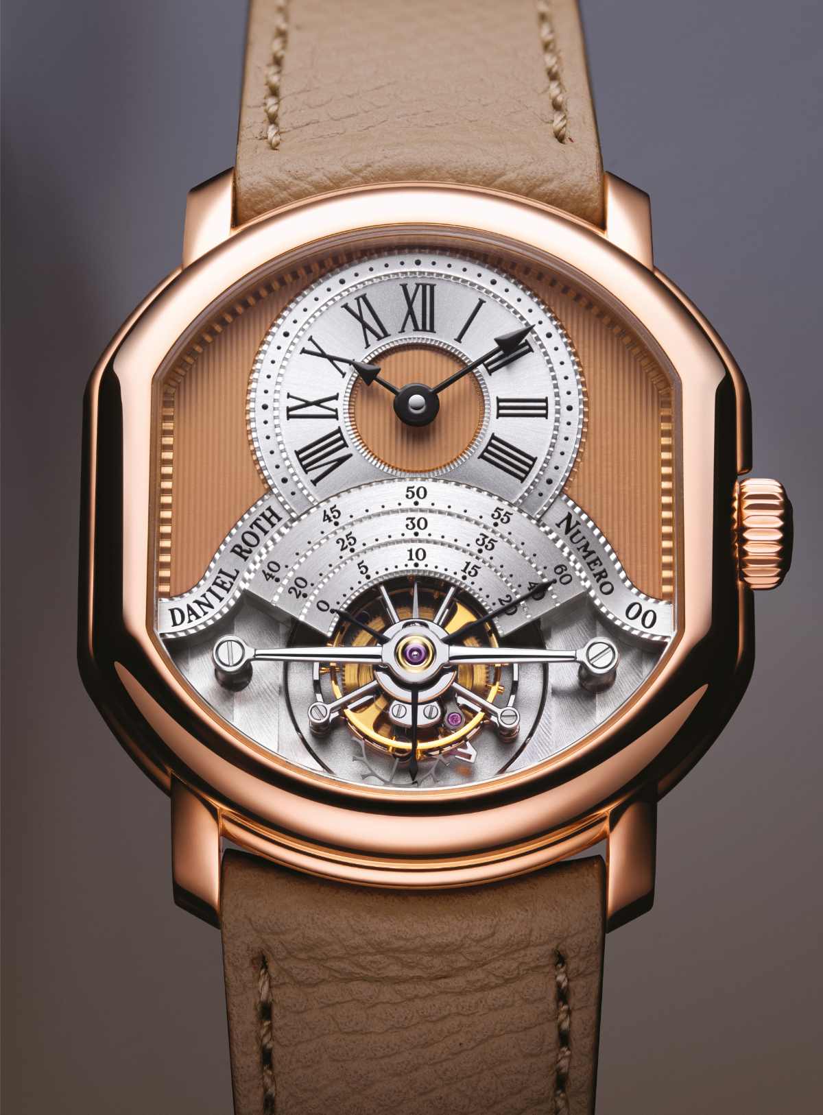 Daniel Roth Unveils Its New Tourbillon Rose Gold