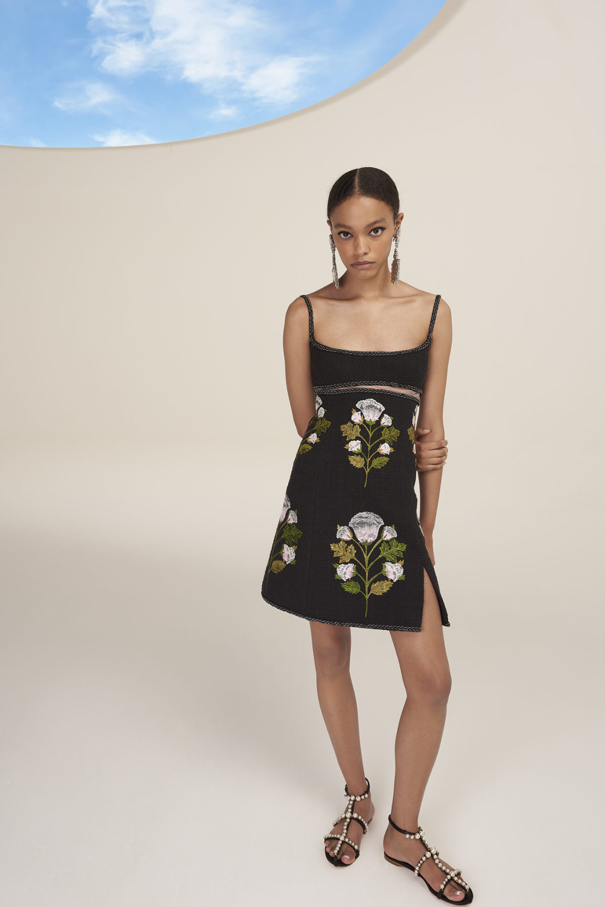 Giambattista Valli Presents Its New Resort 2023 Collection: “En Plein Air”