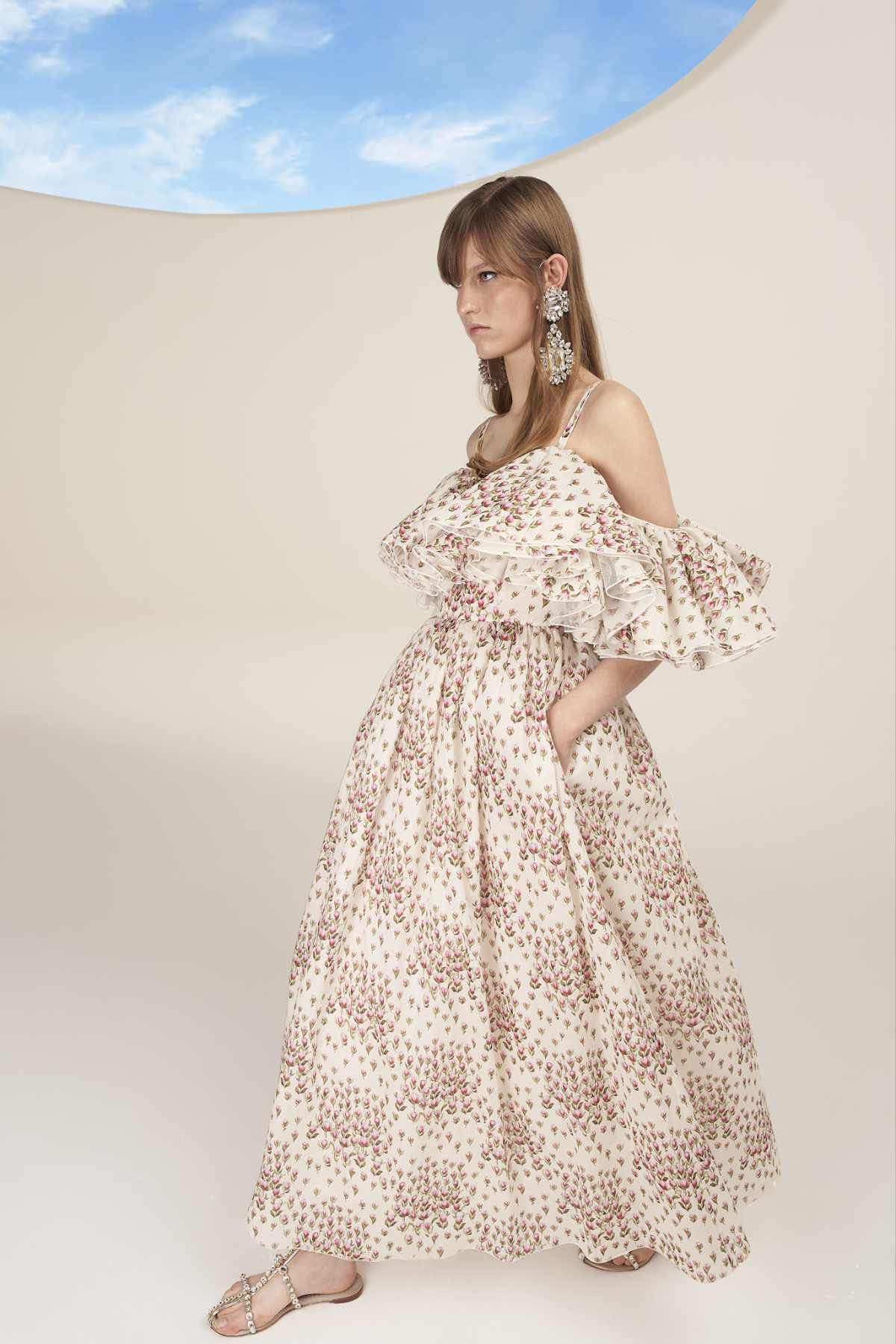 Giambattista Valli Presents Its New Resort 2023 Collection: “En Plein Air”