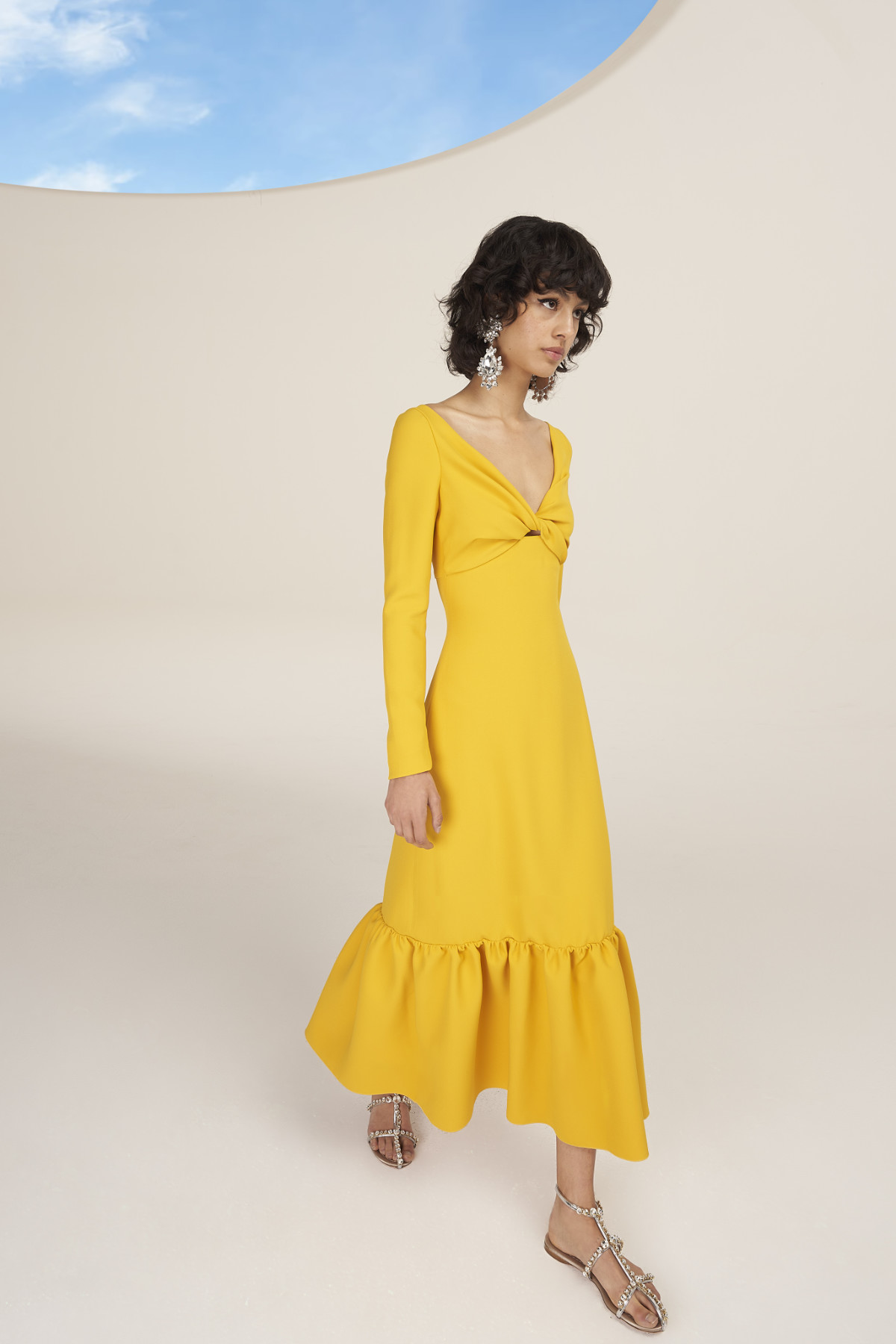 Giambattista Valli Presents Its New Resort 2023 Collection: “En Plein Air”