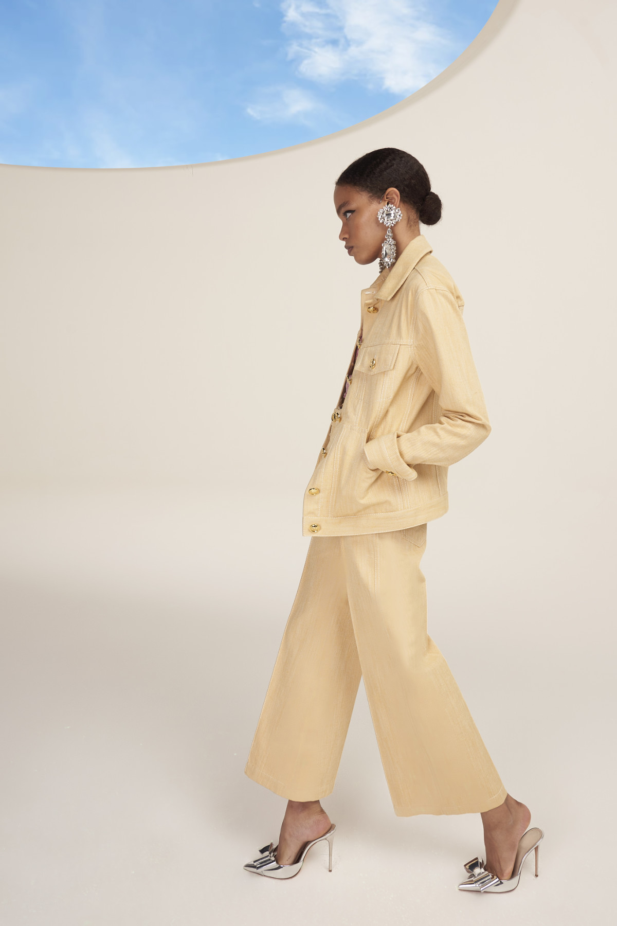 Giambattista Valli Presents Its New Resort 2023 Collection: “En Plein Air”