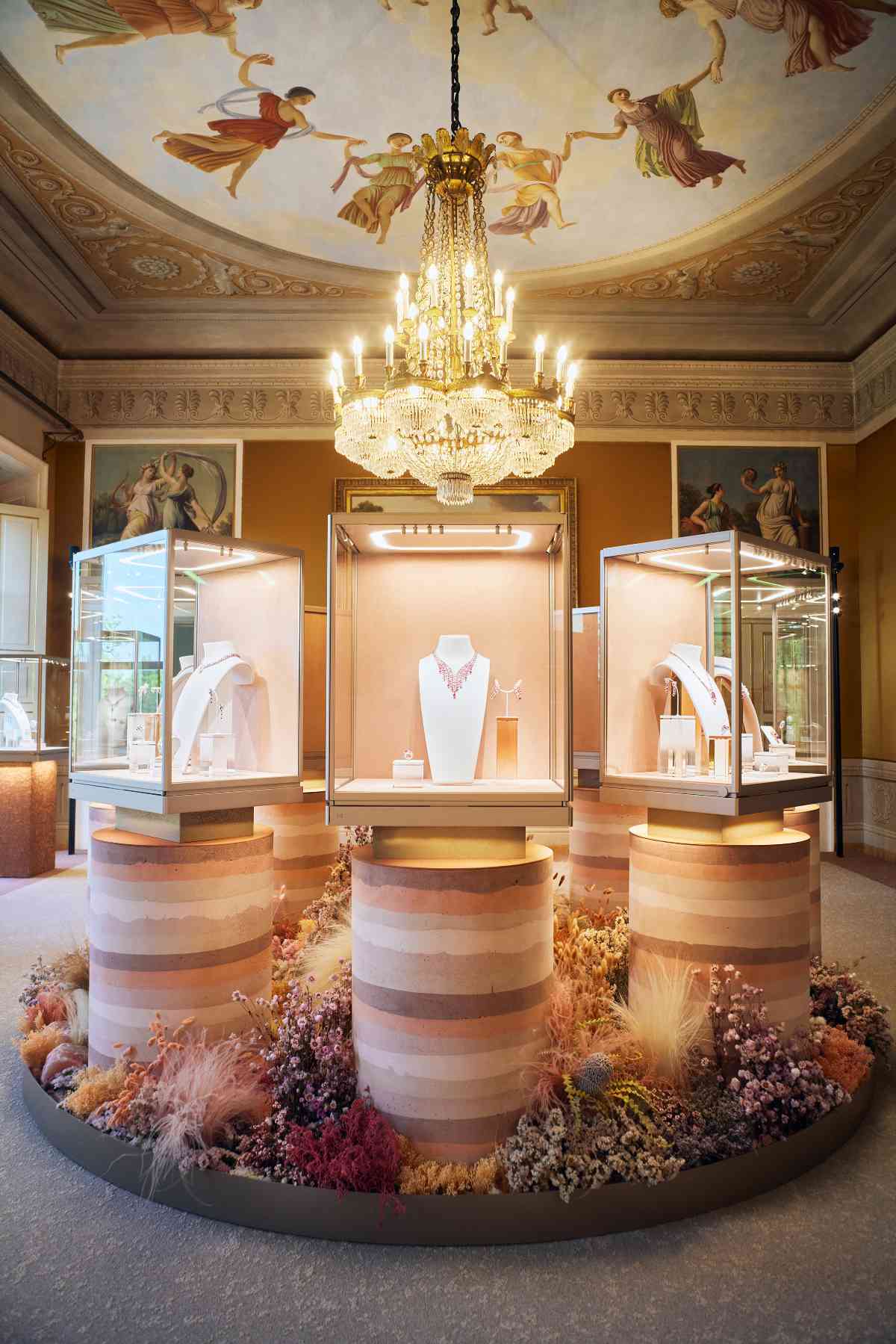 Cartier Store Decoration-3  Jewelry store interior, Store interior,  Jewelry store design