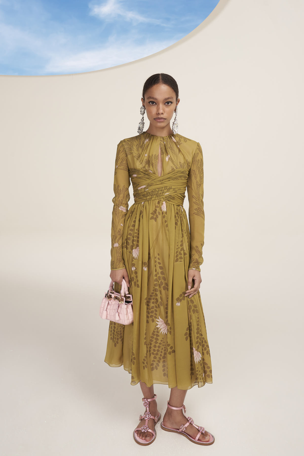 Giambattista Valli Presents Its New Resort 2023 Collection: “En Plein Air”