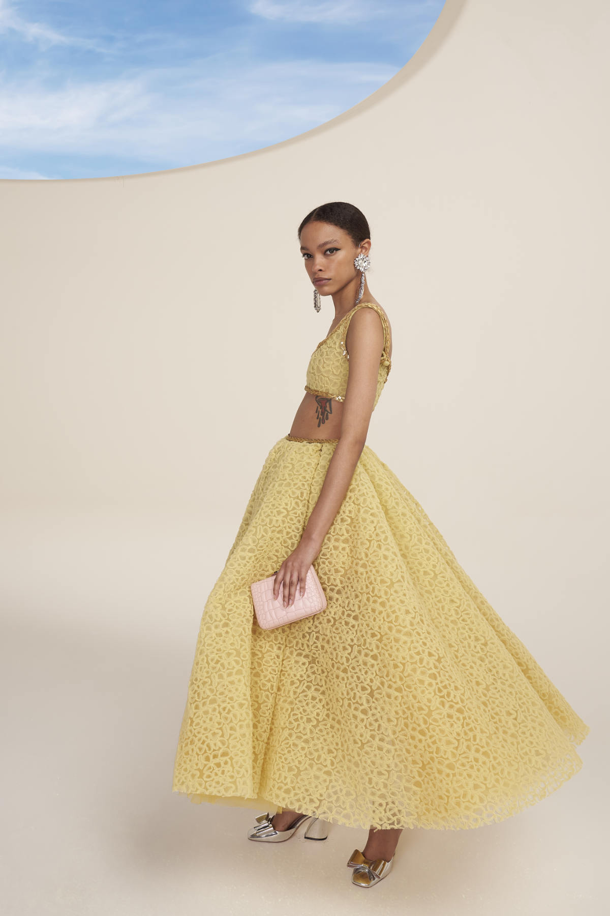 Giambattista Valli Presents Its New Resort 2023 Collection: “En Plein Air”