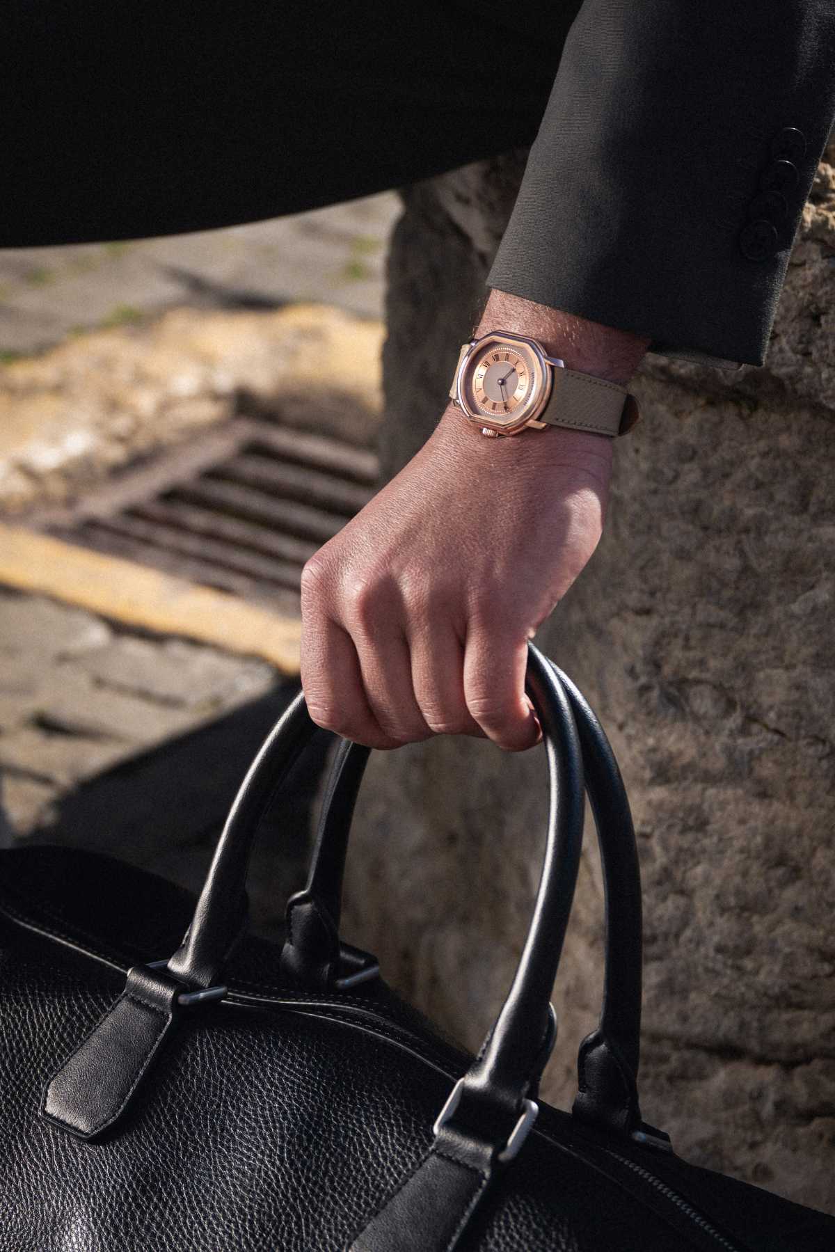 Daniel Roth Presents Its New Extra Plat Rose Gold Watch