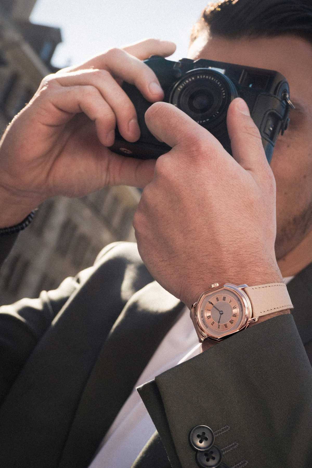 Daniel Roth Presents Its New Extra Plat Rose Gold Watch