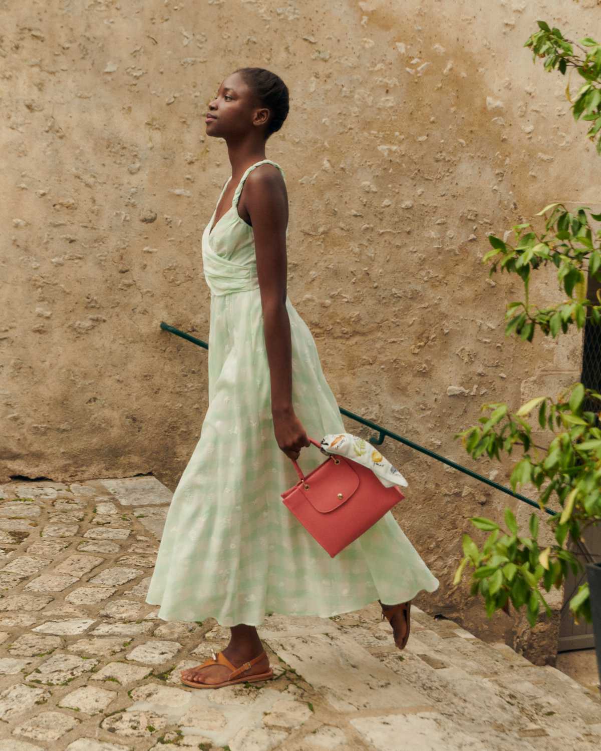 Longchamp Presents Its New Summer 2025 Ready-To-Wear Collection “Live Green!”