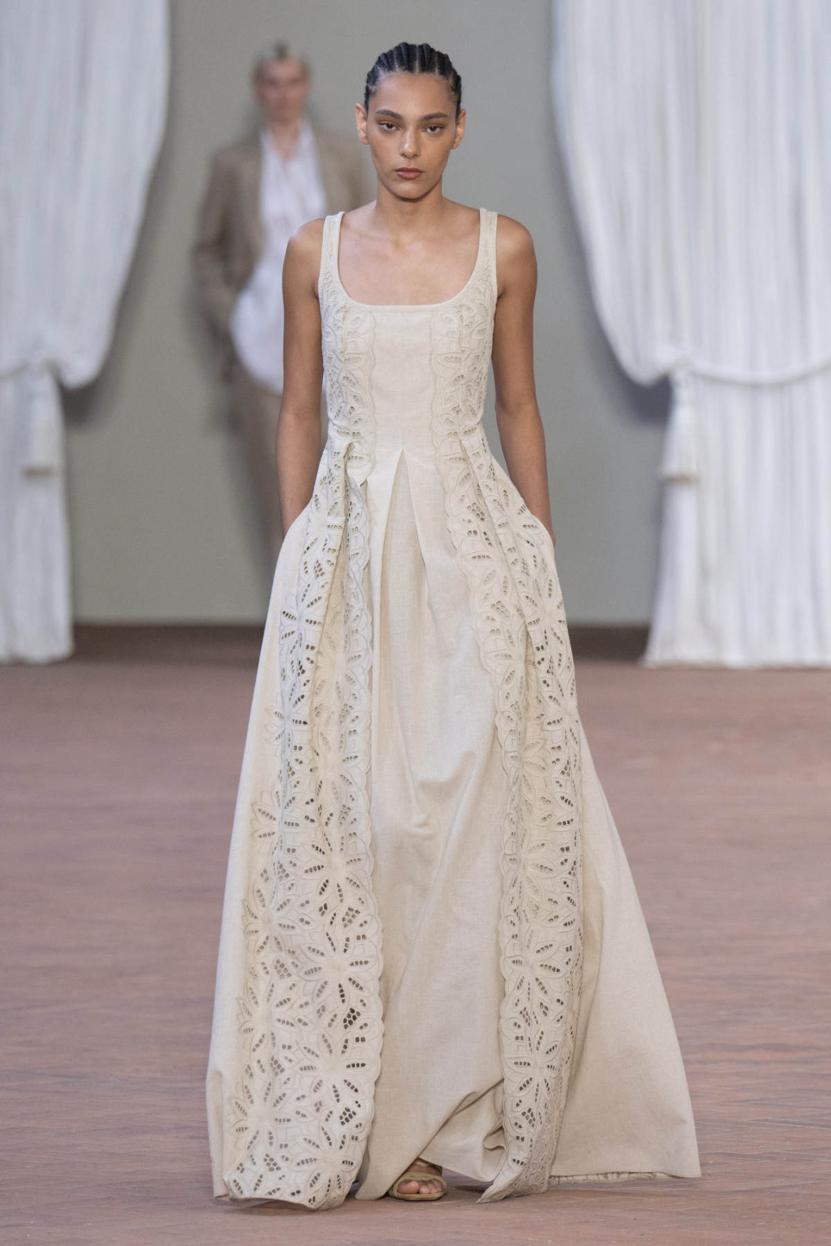 Alberta Ferretti Presents Its New Spring-Summer 2024 Collection: Taking Lines For A Walk