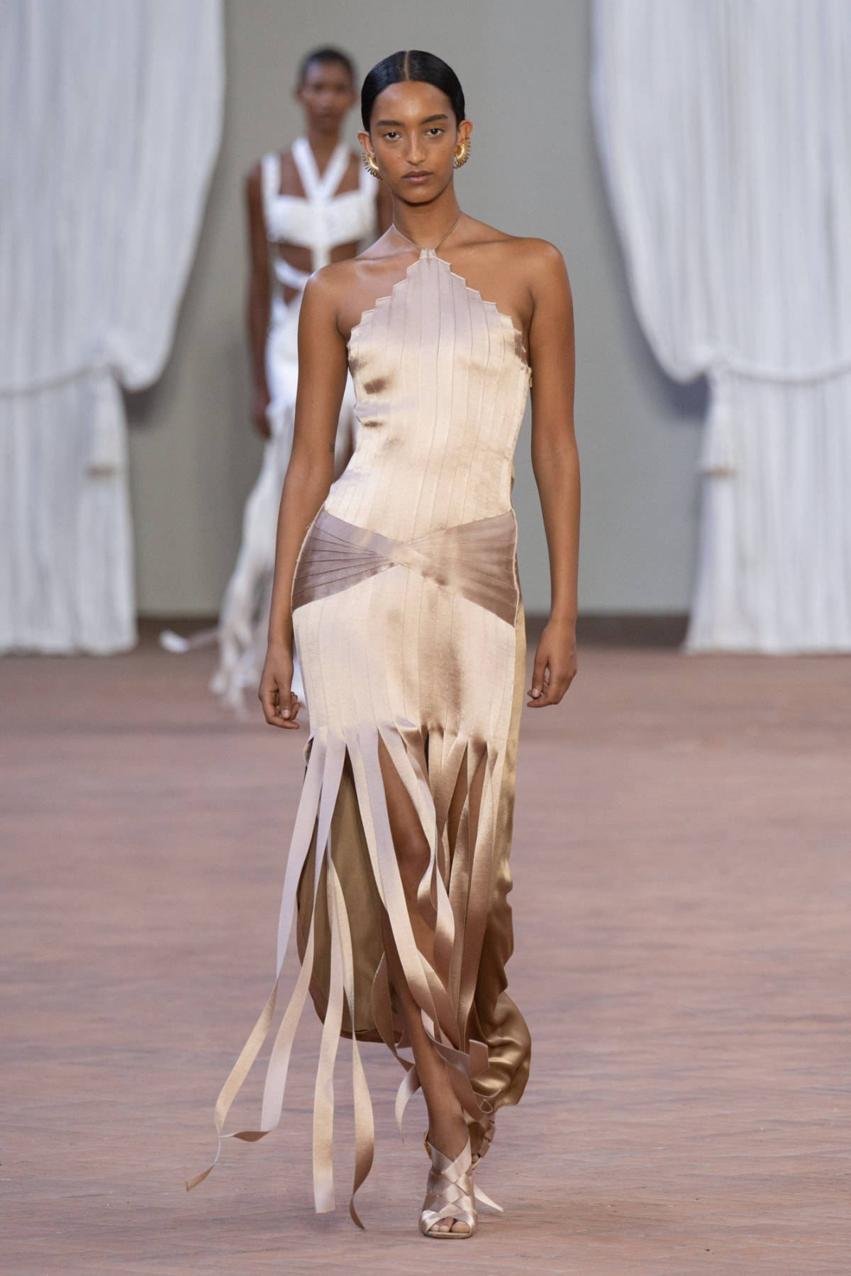 Alberta Ferretti Presents Its New Spring-Summer 2024 Collection: Taking Lines For A Walk